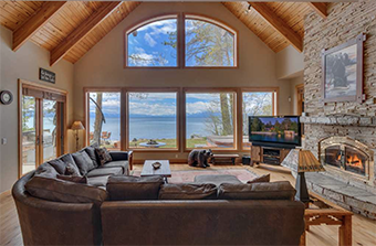 charlies den 4 bedroom pet friendly cabin south lake tahoe by Tahoe Luxury Properties