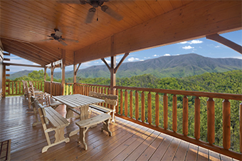 Mountain Breeze Manor 4 bedroom pet friendly cabin Sevierville by Hearthside Cabin Rentals