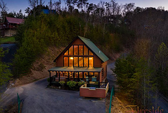 winter ridge 4 bedroom pet friendly cabin Pigeon Forge by Fireside Chalets