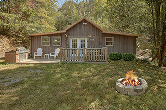 barn 2 bedroom pet friendly cabin in Wears Valley by Cabins USA