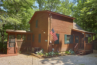 bear creek bluff 2 bedroom pet friendly cabin by Hearthside Cabin Rentals