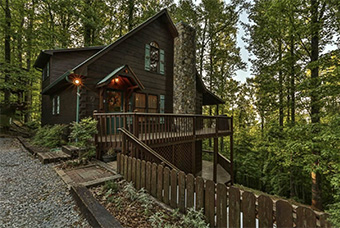 Breezy Bear 3 bedroom pet friendly cabin north georgia mountains by Dragon Fly Cabin Rentals