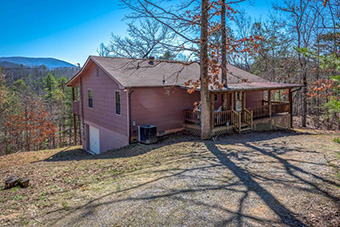 cove creek retreat 2  bedroom pet friendly cabin in Wears Valley by Fireside Chalets