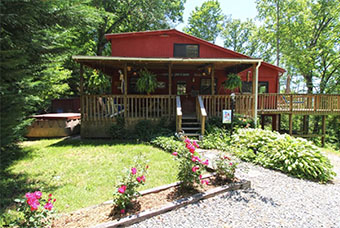 fields treehouse 2 bedroom pet friendly cabin in Bryson City NC by Bryson City Cabin Rentals