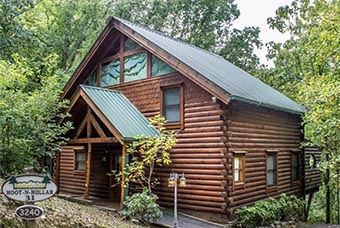 Hoot n Holler 4 bedroom pet friendly cabin in Wears Valley by American Mountain Rentals