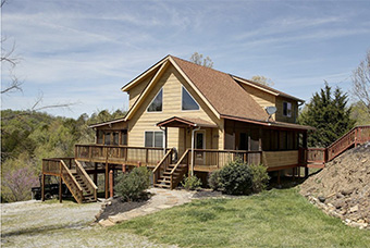 Sweet Briar 3 bedroom pet friendly cabin on douglas lake by Douglas Lake Vacations