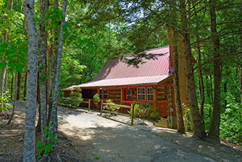 whispering winds 3  bedroom pet friendly cabin in Pigeon Forge by Fireside Chalets